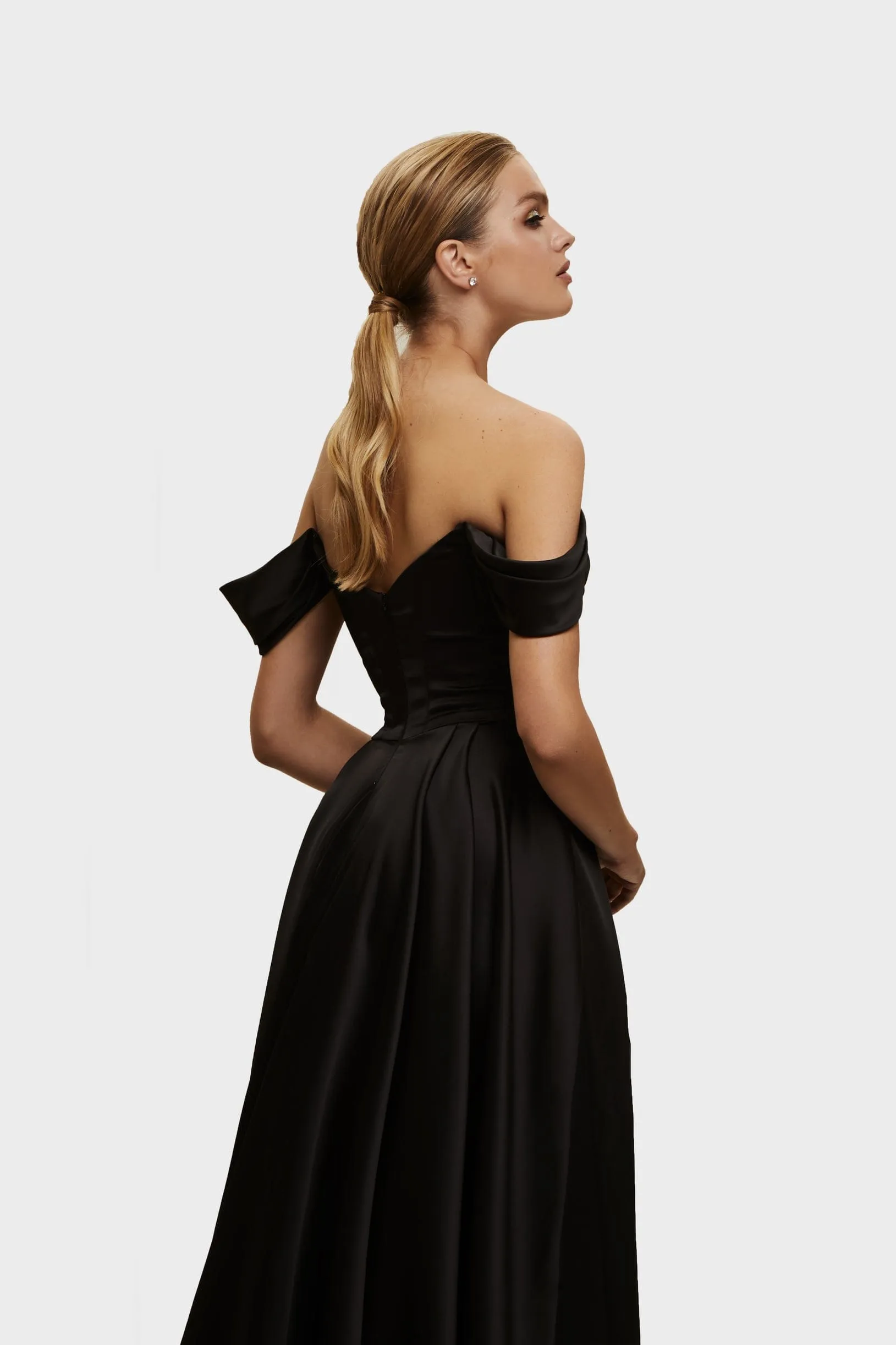 Black Princess heart-shaped neckline gown